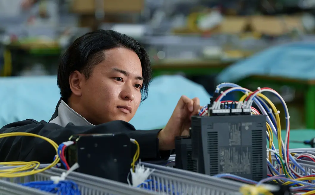 6か月目：操作盤組立と外装作業